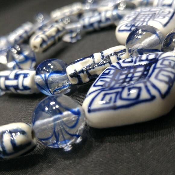 Vintage Delft Blue Willow Porcelain Bead Necklace Glass Beads Asian Style 1960s - Picture 2 of 10